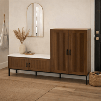 جزّامة أنيقة بتشطيب خشبي بني، أبواب مهوّاة بتصميم...