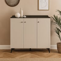 خزانة بتصميم عصري بلون بيج مع حواف خشبية داكنة، وأ...