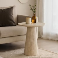 طاولة جانبية بتصميم عصري وأنيق من الخشب الفاتح ، ت...