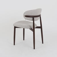 كرسي قماش رمادي - قواعد معدن بني