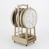 طقم ٤ طاولات خدمة قابلة للطي مع حامل أنيق للتخزين.