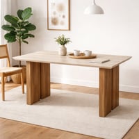 طاولة طعام عصرية بسطح فاتح ولمسة فاخرة