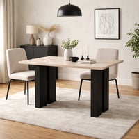 طاولة طعام عصرية بسطح فاتح ولمسة فاخرة