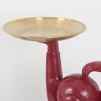 اكسسوار للضيافة أحمر - حامل ذهبي