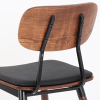 كرسي جلد أسود - قواعد معدن شكل خشبي