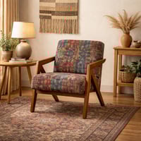 كرسي تراثي أنيق بإطار خشبي ومقعد منقوش بنقوش شرقية...