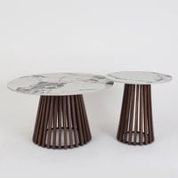 طقم طاولتين مودرن - سطح بورسلان وقاعدة خشبية