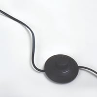 مصباح ارضي باللون الذهبي