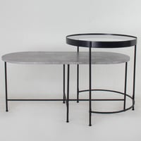 طاولة يسطح خشبي رمادي مع طاولة زجاج دائرية