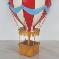 تحفة حديدية بشكل منطاد