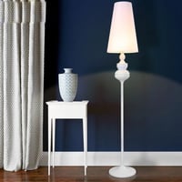 مصباح ارضي باللون الابيض