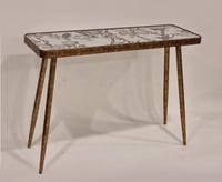 مدخل بسطح زجاجي مشجر