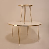 طقم طاولات ضيافة دائرية سكري ولمسة ذهبي 1+4