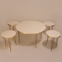 طقم طاولات ضيافة دائرية سكري ولمسة ذهبي 1+4