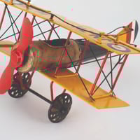 تحفة حديد بشكل طائرة