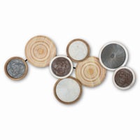 لوحة من المعدن والخشب