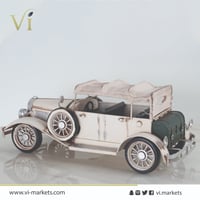 تحفة سيارة من المعدن