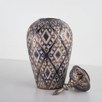 مزهرية فخار وسط