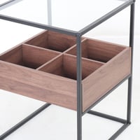 طاولة جانبية - سطح زجاجي - صندوق خشب - قواعد معدن