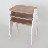 طقم طاولات مستطيلة خشبي بني فاتح بقواعد بيضاء