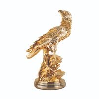 مجسم صقر ذهبي