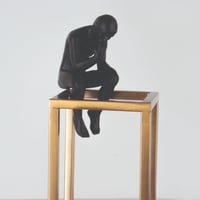 تحفه ذهبيه انيقه بتصميم اوروبي وبتمثال مفكر ص