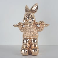 مجسم الارنب الذهبي