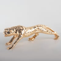 مجسم نمر ذهبي اللون صغير