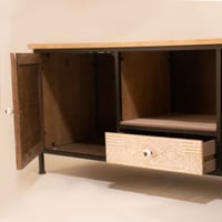 طاولة بلازما خشب وحديد بطابع ريفي