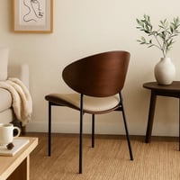 كرسي جلد بيج