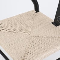 كرسي بريز باللون الأسود - قاعدة بيج