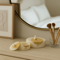 علبتان ديكوريتان بتصميم أنيق وغطاء ذهبي على شكل ور...