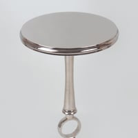 مقدمة - طاولة ضيافه معدنيه باللون الفضي