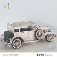 تحفة سيارة من المعدن