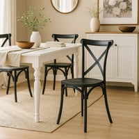 كرسي بتصميم كلاسيكي عملي وأنيق، بلون اسود يناسب جم...