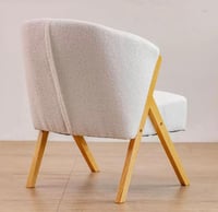 كرسي بوكليه أبيض - لمسات خشب طبيعي