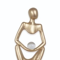 مجسم صغير ذهبي