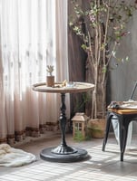 طاوله بنمط اوربي بسيط ، بسطح خشبي قواعد حديد