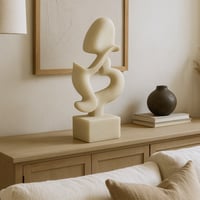 تحفة فنية انسيابية بتصميم تجريدي عصري