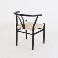 كرسي بريز باللون الأسود - قاعدة بيج