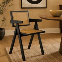 كرسي خشبي أنيق بتصميم عصري مع مقعد ومسند من الخيزر...