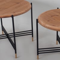 طقم طاولتين قواعد حديد والسطح من الخشب