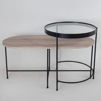 طاولة خشبية مع طاولة زجاج دائرية