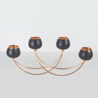 أربع أذرع شمعدان باللون ذهبي مع أسود