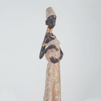 مجسم بملامح افريقية