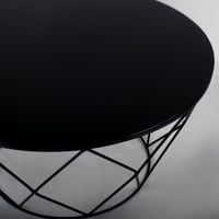 طاولة مجلس زجاج دائرية بقواعد حديد