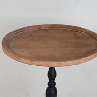 طاوله بنمط اوربي بسيط ، بسطح خشبي قواعد حديد