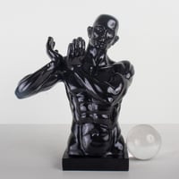 مجسم عضلي اسود