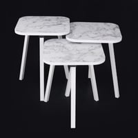 طقم طاولات خدمة ذات أسطح بيضاء