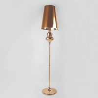 مصباح ارضي باللون الذهبي